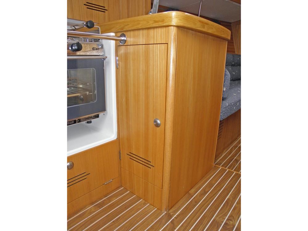 Saloon, Accommodation